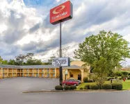 Econo Lodge Inn & Suites Hotels in Evergreen