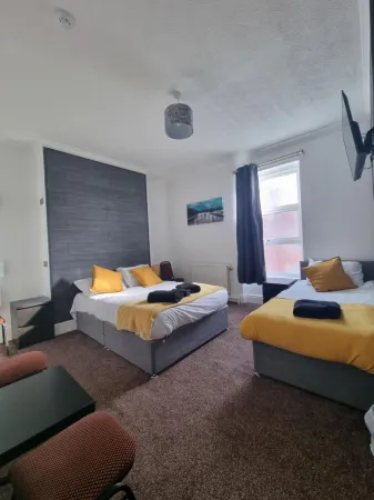 South Beach Kings Promenade Hotel Отели рядом с достопримечательностью «Зоопарк Блэкпул»