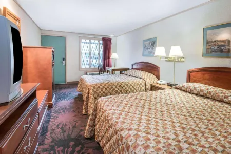 Knights Inn Canton Отели в г. Плейн Тауншип