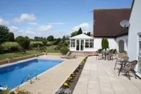 Badgers Mount Hotel - Pools