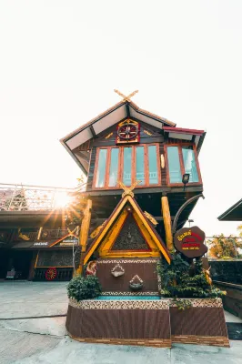 Chan Daeng Hotel (Antique Hotel) ワット スアン タン周辺のホテル