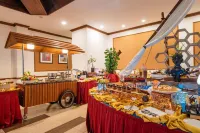Hulhule Island Hotel - breakfast