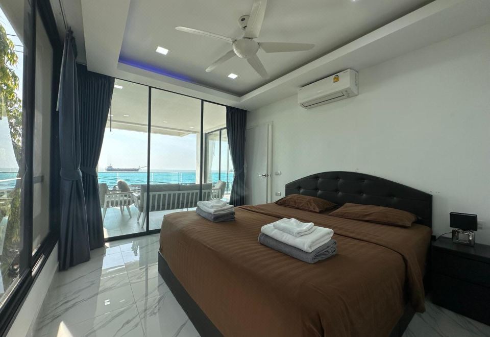 Stunning Beachfront View Luxurious Apartment 20 Images