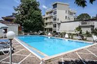 Mondial Park Hotel - Pools