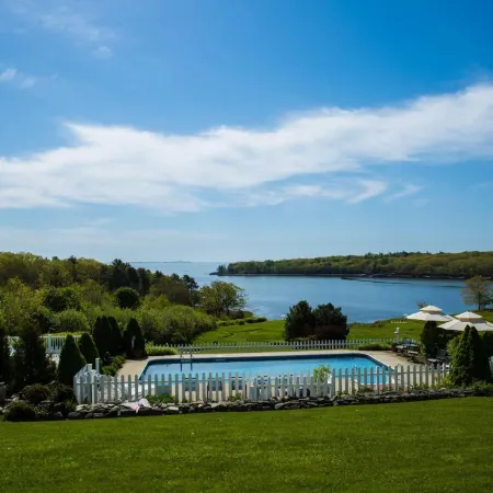 Strawberry Hill Seaside Inn