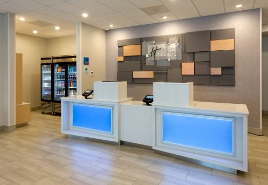 3. 홀리데이 인 익..