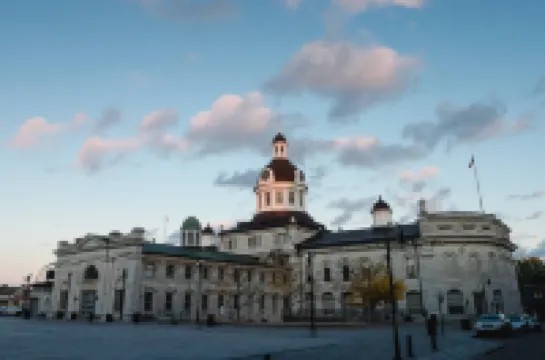 Courtyard Kingston Highway 401/Division Street โรงแรมใน