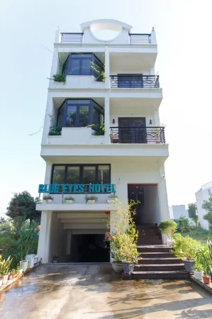 Blue Eyes Hotel Отели в г. Ninh Thang