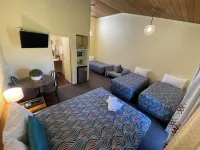 Mountain Creek Motel Bar & Restaurant - bar