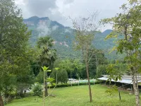 Tubsila Resort Hotels near Wat Chong Krathing