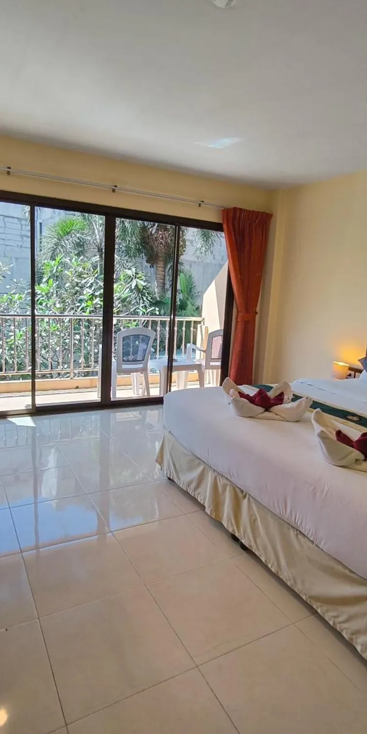 ห้องสแตนดาร์ด เตียงใหญ่ 1 เตียง มีระเบียง