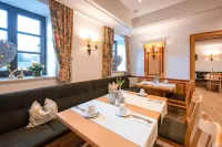 Hotel Neuwirt Hotels in Egling