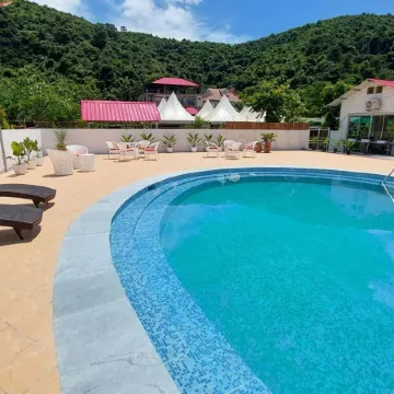 Shalom Farmhouse by the Hillside