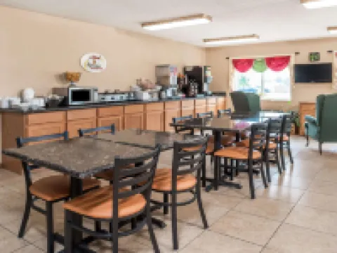 Super 8 by Wyndham Greenville Hotels in Bond County
