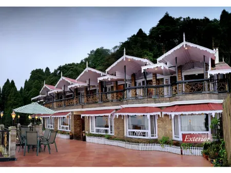 Summit Grace Boutique Hotel & Spa Отели рядом с достопримечательностью «Darjeeling Himalayan Railway Toy Train»