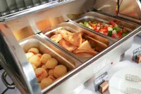 Hotel STATUS - Aamiainen