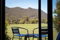 Kookaburra Motor Lodge - Mountain view