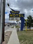Mac's Motel