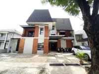 Astaka Residence - 호스텔
