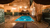 Riad Fes Ziyat & Spa - สระว่ายน้ำแบบอินฟินิตี้