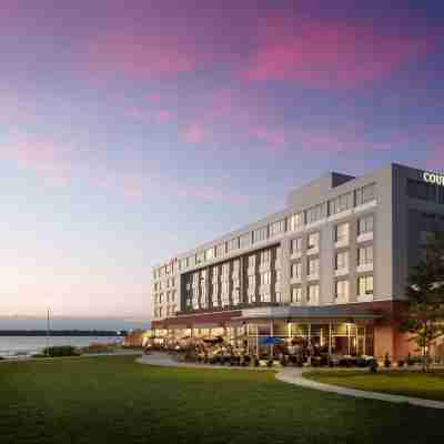 伊利湖灣萬怡飯店 Hotel Exterior