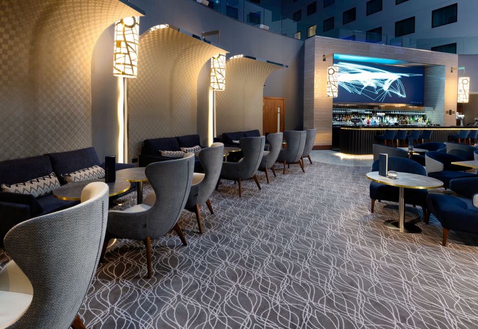 홀리데이 인 익스프레스의 깔끔한 식당 내부 이미지