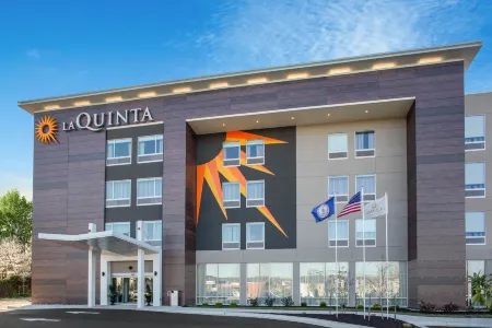 La Quinta Inn & Suites by Wyndham Manassas VA-Dulles Airport Отели рядом с достопримечательностью «Henry House Hill»