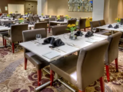 Holiday Inn & Suites 圖珀洛 圖珀洛酒店