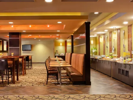 Hyatt House Raleigh Durham Отели рядом с достопримечательностью «Lenovo Building 8»