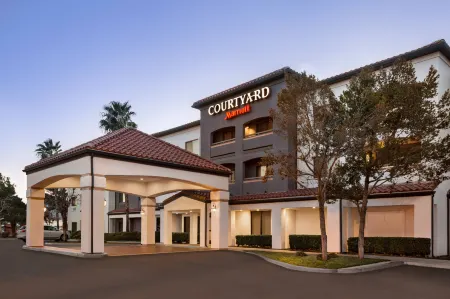 Courtyard Palmdale Отели рядом с достопримечательностью «Блэкберд Эйрпарк»
