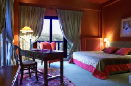 Country Club Hotel & Suites