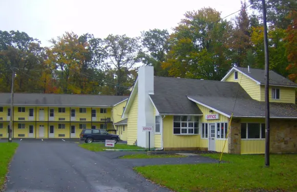 懷特港鄉村廣場套房旅館