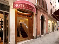 Hotel San Luca Venezia Отели рядом с достопримечательностью «Музей Коррер»