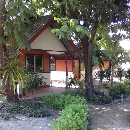 Lanta Long Beach Hostel