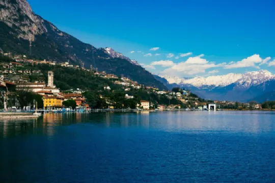 Hotel Continental Lovere Hotel in zona Basilica di Santa Maria di Valvendra
