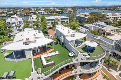 Mirra Chana Отели рядом с достопримечательностью «Мулулаба Бич»