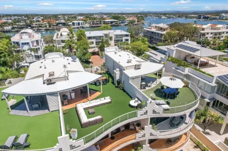 Mirra Chana Отели рядом с достопримечательностью «Аквариум СИ ЛАЙФ Саншайн-Кост»