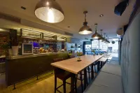 โรงแรม รูสโซ พลัส