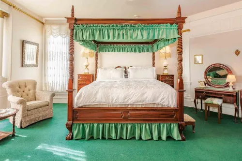 Amethyst Inn - Bed and Breakfasts