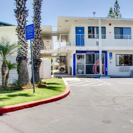 Motel 6 Bakersfield, CA - South