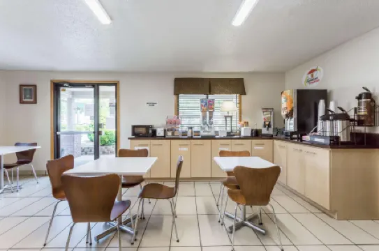 Super 8 by Wyndham Danville VA