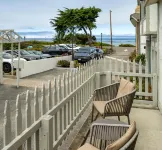 Pelican Inn & Suites