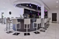 Clarion Inn & Suites Across from Universal Orlando Resort - bar