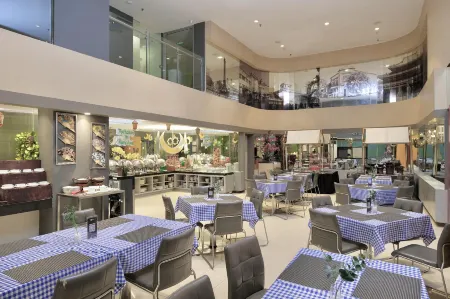 @Hom Semarang Simpang Lima Отели рядом с достопримечательностью «Лима»