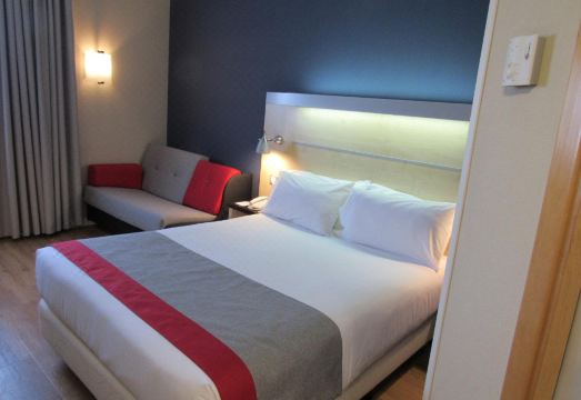 Holiday Inn Express Madrid-Alcorcon Over view