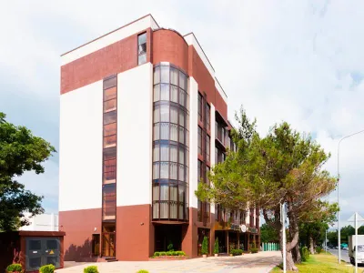 Kaliforniya Hotel Hotels near Zolotaya Bukhta