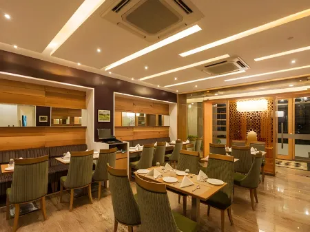 GCC Northside Hotel Отели в г. Тхане