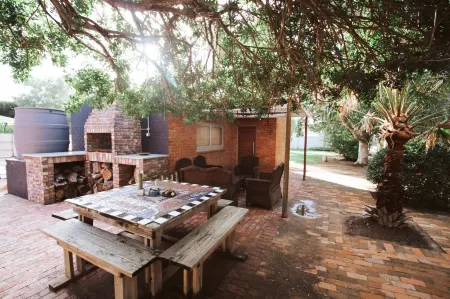 90 on Wellington Cottage Отели рядом с достопримечательностью «Addo Elephant Safaris»