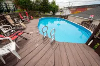 Simmons Motel and Suites - Pools