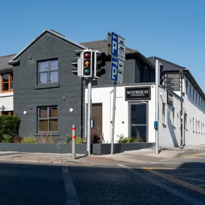 The Woodquay Townhouse Отели рядом с достопримечательностью «Кладдах»